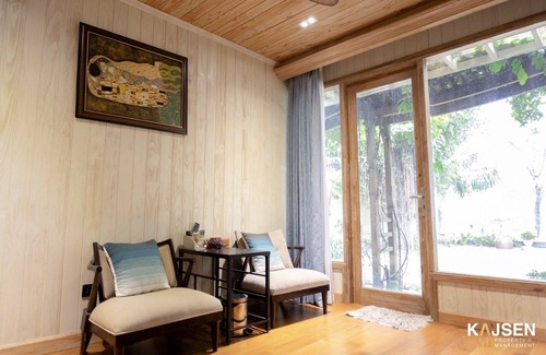 Ho Chi Minh City Villa | Tropical backyard & Luxury wooden villa, 5 min to local night market, 10 to Mall