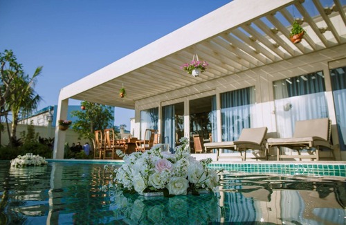 Ho Chi Minh City Villa | Tropical backyard & Luxury wooden villa, 5 min to local night market, 10 to Mall