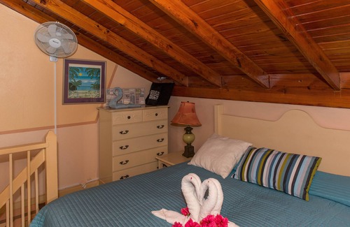 Highgate Apartment | Tropical Beach Suite and Loft