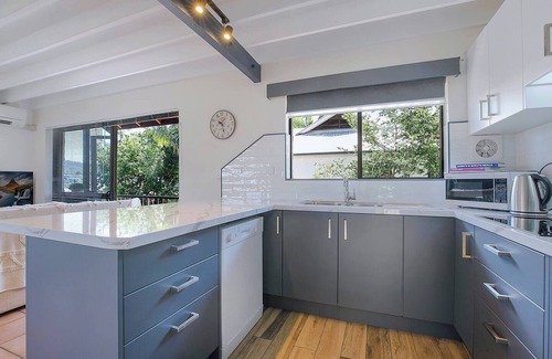 Indooroopilly House | Tropical Dreaming in the Heart of Indooroopilly