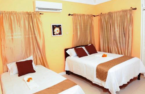 St. Ann's Bay Apartment | Tropical Escape in Richmond with Pool & Gym Perfect Paradise Getaway Sleeps 7 Perfect for Families