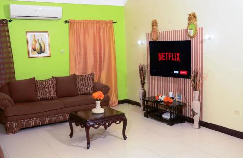 St. Ann's Bay Apartment | Tropical Escape in Richmond with Pool & Gym Perfect Paradise Getaway Sleeps 7 Perfect for Families
