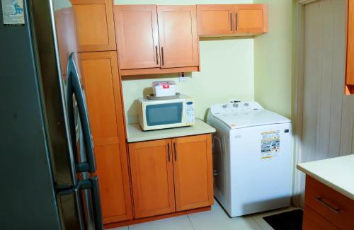 St. Ann's Bay Apartment | Tropical Escape in Richmond with Pool & Gym Perfect Paradise Getaway Sleeps 7 Perfect for Families