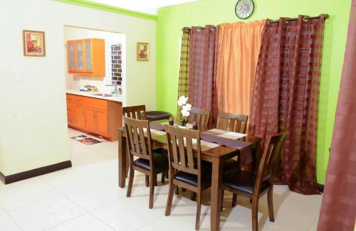 St. Ann's Bay Apartment | Tropical Escape in Richmond with Pool & Gym Perfect Paradise Getaway Sleeps 7 Perfect for Families