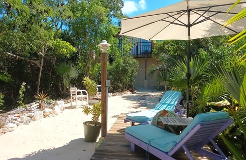 Morris Settlement Cottage | Tropical Hideaway - walk to the beach! FALL SPECIAL!