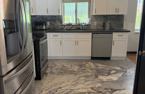 North Miami House | Tropical Oasis w pool, AC 10 mins from beach and Brickell