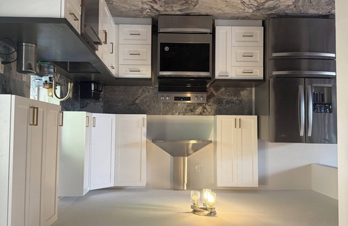 North Miami House | Tropical Oasis w pool, AC 10 mins from beach and Brickell