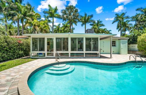 Hollywood Lakes House | Tropical Paradise! Ξ Heated Pool! Ξ Pet Friendly!