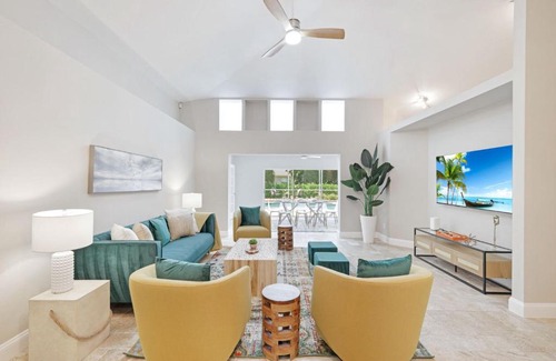 Central Naples House | Tropical Paradise by the Sea - Pool & Game Room