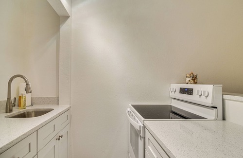Pass-a-Grille Historic District Apartment | Tropical Pass-a-grille Gem w/Direct Beach Access!