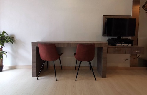 South Pattaya Resort | Tropical Pool Garden Condo Downtown Pattaya, Bus to walking street