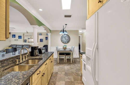 Sarasota House | Tropical Pool Home with Grill & Firepit! Close to Downtown, Pinecraft & Beaches!