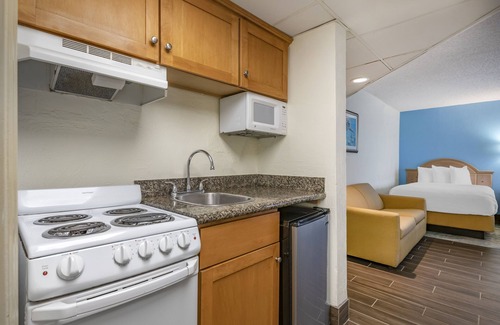 Seabreeze Park Hotel | Tropical Winds Oceanfront Hotel