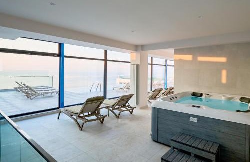 Mamaia-Sat Apartment | Tropicana - Infinity Pool & Spa Resort