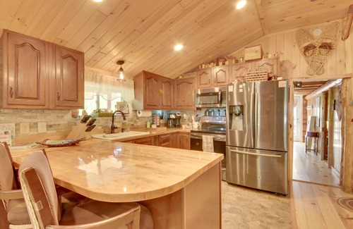Freedom Cabin | Trout Ponds & Sauna: Unique Log Cabin in Freedom