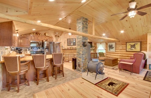 Freedom Cabin | Trout Ponds & Sauna: Unique Log Cabin in Freedom