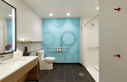 St. Charles Hotel | Tru by Hilton St. Charles St. Louis, MO