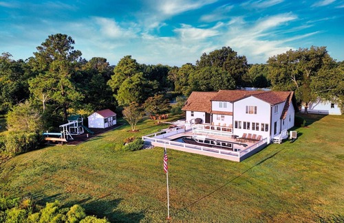 St. Michaels House | TRUE IN-TOWN ST MICHAELS 6 ACRE WATERFRONT - Heated Pool