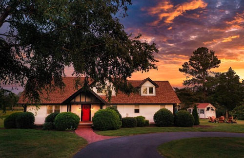 St. Michaels House | TRUE IN-TOWN ST MICHAELS 6 ACRE WATERFRONT - Heated Pool