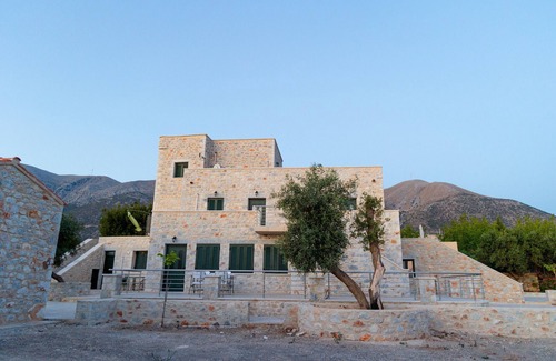 Omales Apartment | Tsopakas Nest Studio,Near tavern,Beach,Mani