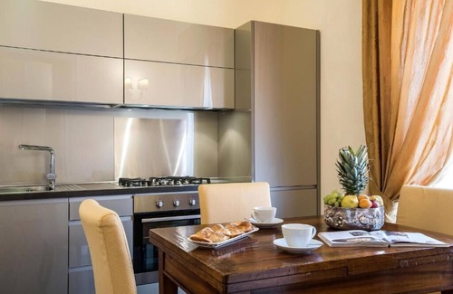 Rome City Centre Apartment | Tucked away just behind the magnificent Piazza del Popolo/Walk to Spanish Steps