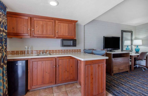 Oracle Foothills Estates Hotel | Tucson's Serene Oasis with complimentary breakfast