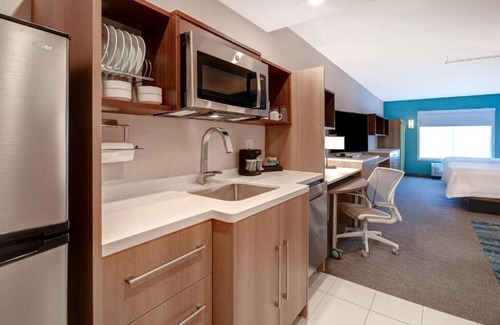 Downtown Tucson Hotel | Tucson Treasure! 2 Comfortable Units. Onsite Parking, Breakfast, Pool!