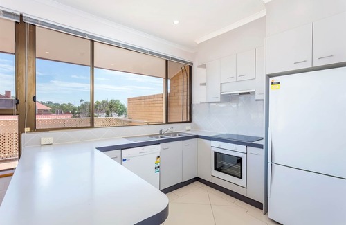 Greenway Apartment | Tuggeranong Short Stay #06 - Large Balcony With Lake Views - Sleeps 6