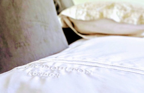 Wainui Cabin | Tui Bush Chalet, bush & golf on the doorstep