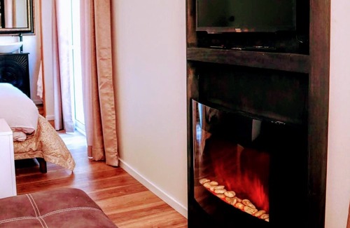 Wainui Cabin | Tui Bush Chalet, bush & golf on the doorstep