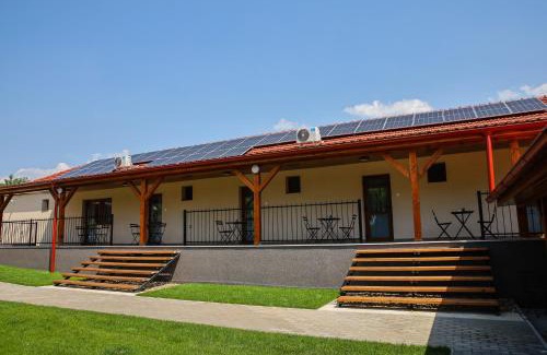 Szabolcsveresmart Bed & Breakfast | Tulip Garden Panzió