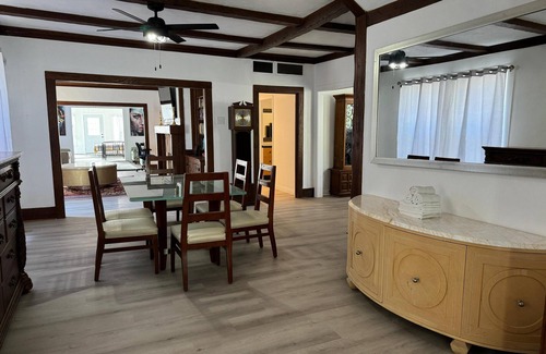 Raleigh House | Turn of the Century Estate 9 BR with Sauna and Pool, Fully fenced, Secluded