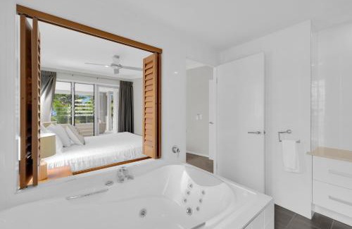 Palm Cove Apartment | Turquesa at Island Views—Beachfront Resort Living