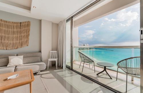 Punta Cancun Apartment | *TURQUOISE ESCAPE- Beachfront Studio by Casa Paraiso*