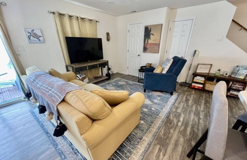 Port Canaveral House | Turquoise Turtle - 543 Washington · Townhouse-Cheerful 2 Bedroom Close to the Beach