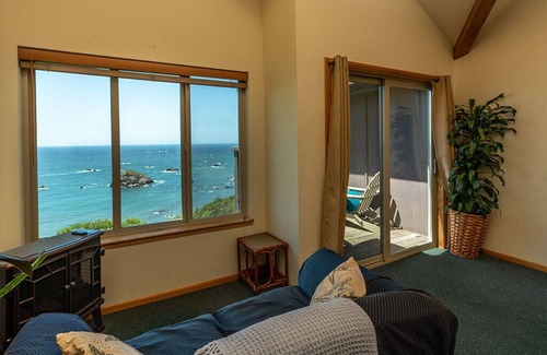 Trinidad Bed & Breakfast | Turtle Rocks Oceanfront Inn