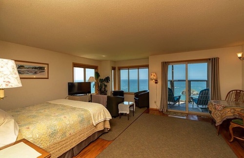 Trinidad Bed & Breakfast | Turtle Rocks Oceanfront Inn