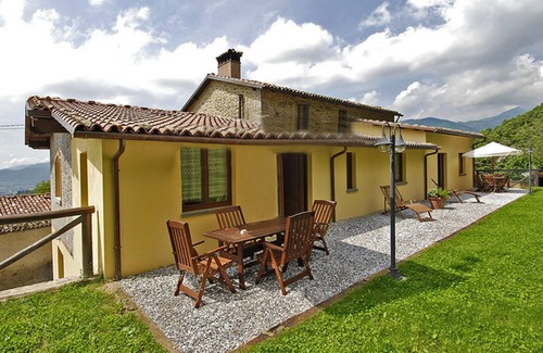 Pieve Fosciana Cottage | Tuscan cottage with infinity pool, pizza oven, near restaurant on eco-farm