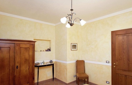 Santa Maria Cottage | Tuscan style apartment in Lucignano near village with hill views