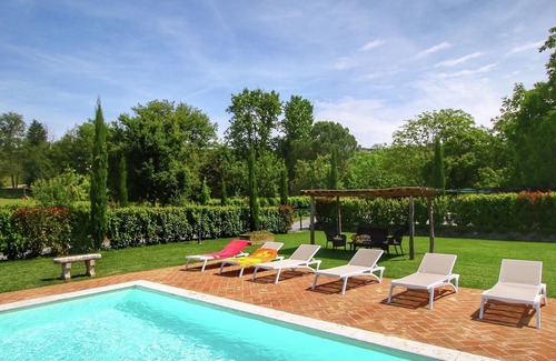 Santa Maria Cottage | Tuscan style apartment in Lucignano near village with hill views