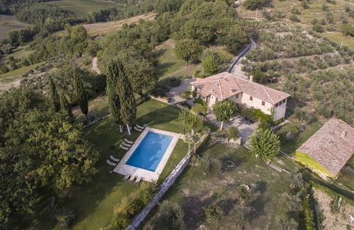 Gaiole in Chianti House | Tuscan Villa Near Florence | Vineyard Views | Pool