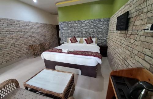Neora Hotel | Tuskers Den Forest Resort