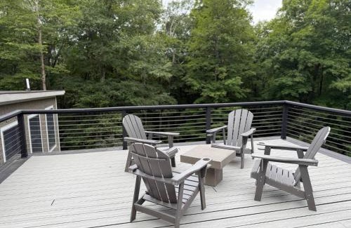Pond Eddy House | Tuthill Tree House - Secluded Mountain Cabin with Roof Deck