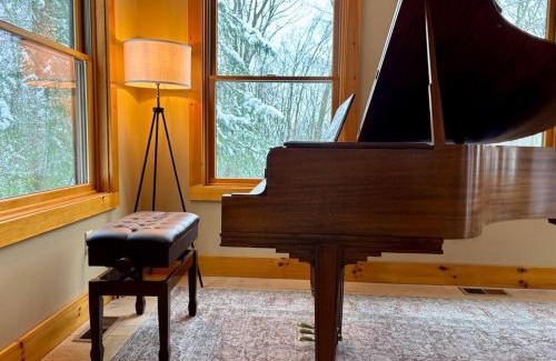 Pond Eddy House | Tuthill Tree House - Secluded Mountain Cabin with Roof Deck