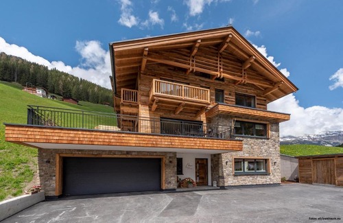 Juns Apartment | TUX MOUNTAIN Apart