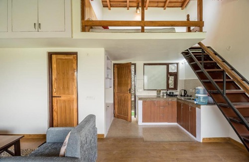 Kasiyalekh Apartment | Twilight Ridge, Studio overlooking the hills w wifi by Roamhome