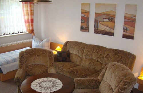 Neuruppin Apartment | Twin room (20 sqm) with shared shower and toilet