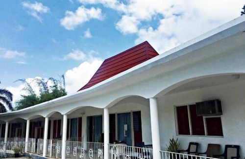 IronShore Estates Apartment | Twin Room with Porch and garden view. Private bathroom. Shops 8 min. walk.