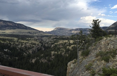 Silver Gate Apartment | Twisted Twig Loft: Family trips to Yellowstone are great!