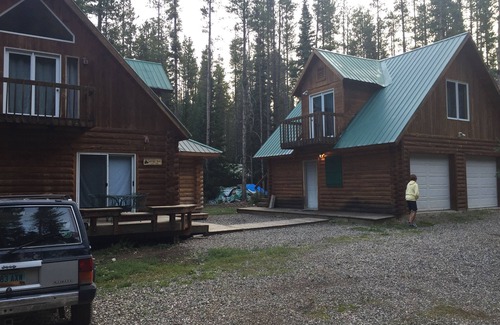 Silver Gate Apartment | Twisted Twig Loft: Family trips to Yellowstone are great!